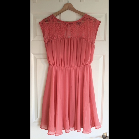Pretty pink lace and chiffon dress - Picture 1 of 7
